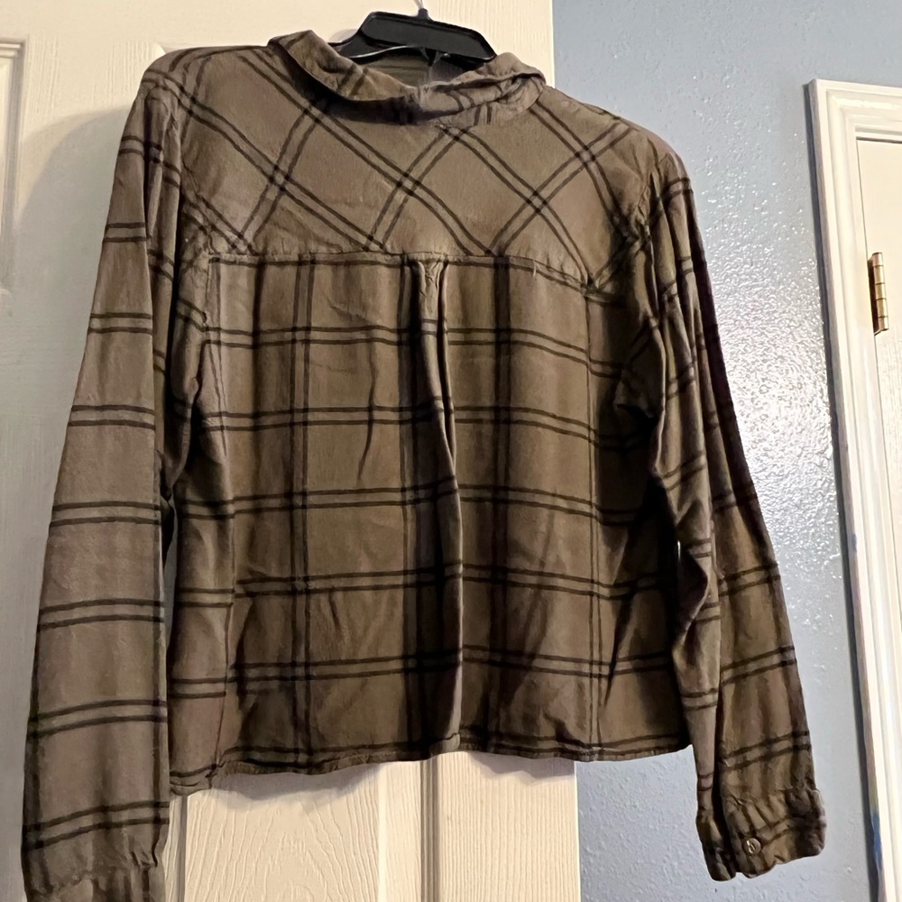 Button-up Shirt - Picture 2 of 3